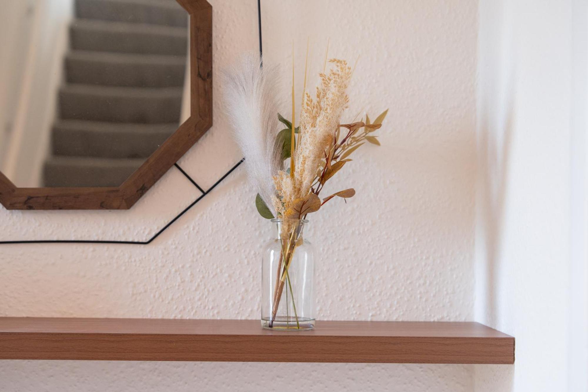 Stylish 4 Bedroom Spacious Retreat With Parking - Sleeps 10 - Families & Contractors Canterbury Eksteriør billede