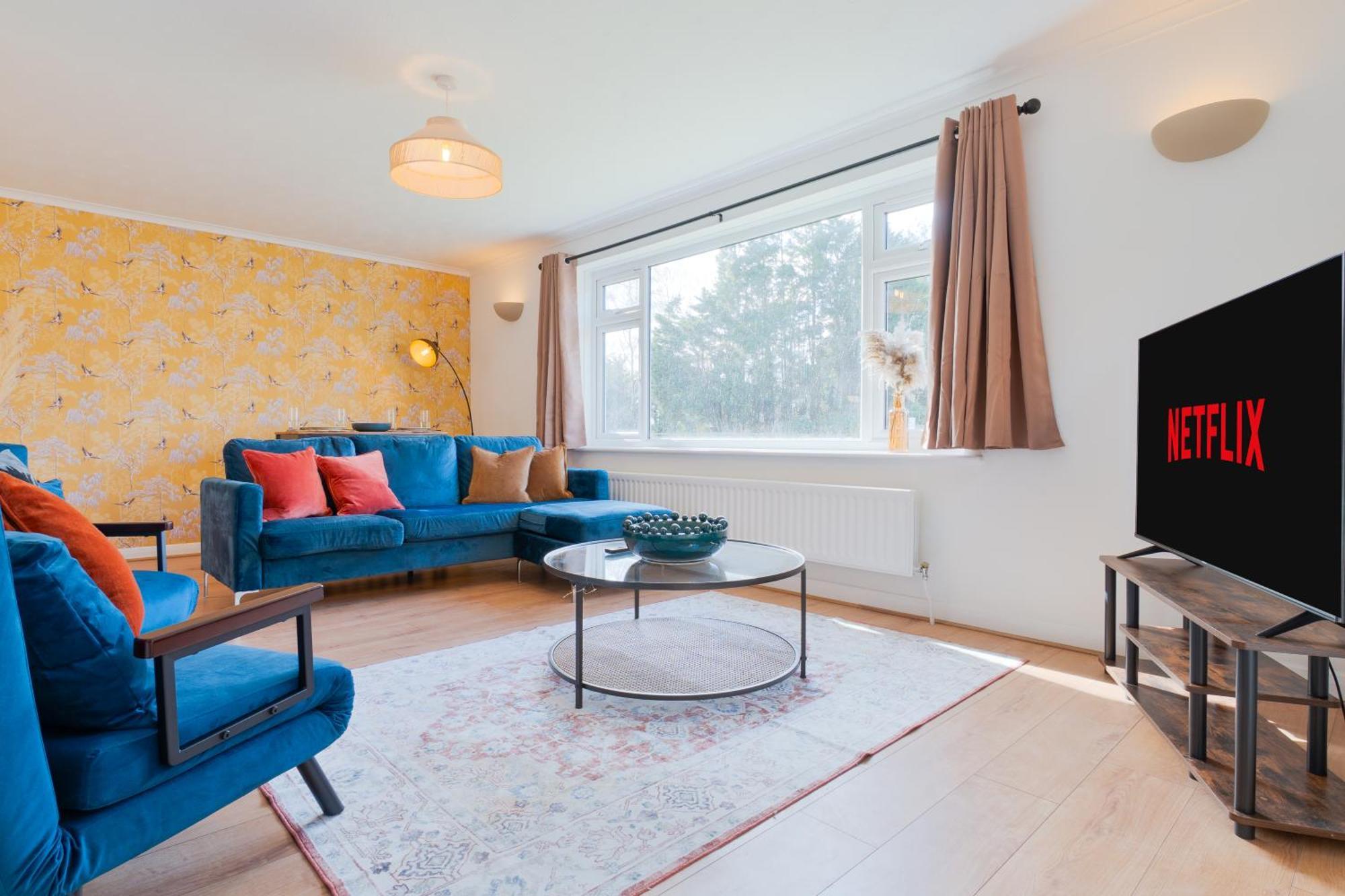Stylish 4 Bedroom Spacious Retreat With Parking - Sleeps 10 - Families & Contractors Canterbury Eksteriør billede