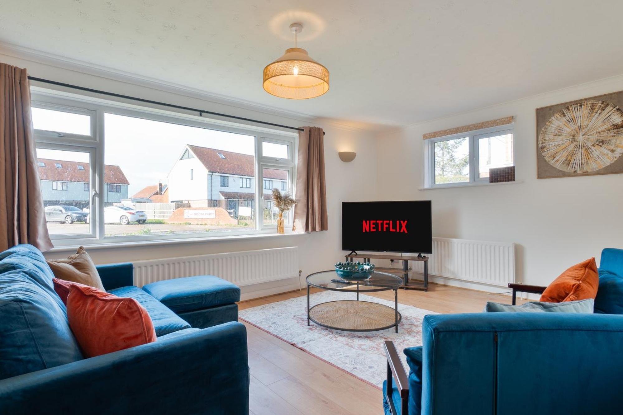 Stylish 4 Bedroom Spacious Retreat With Parking - Sleeps 10 - Families & Contractors Canterbury Eksteriør billede