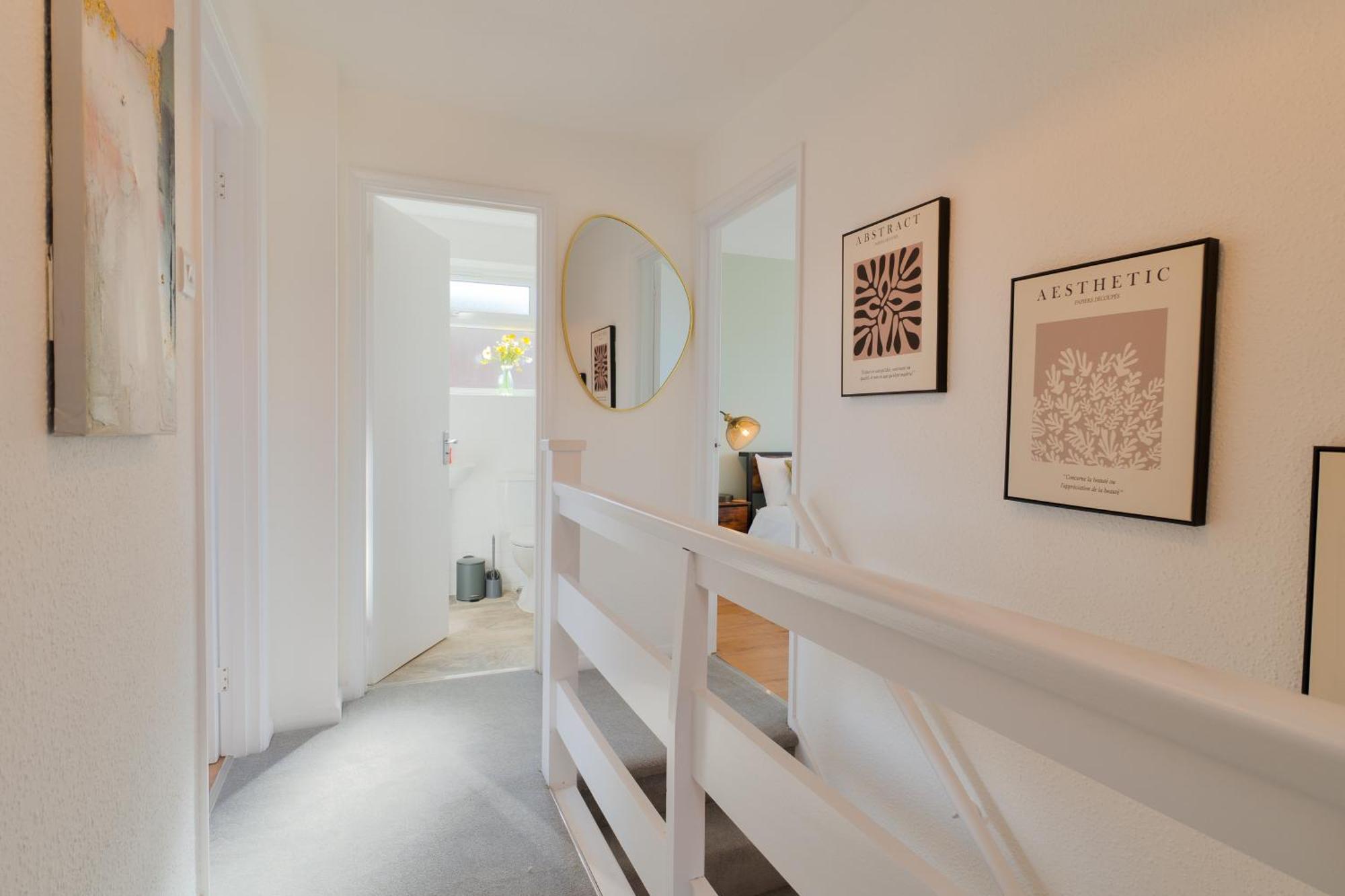 Stylish 4 Bedroom Spacious Retreat With Parking - Sleeps 10 - Families & Contractors Canterbury Eksteriør billede