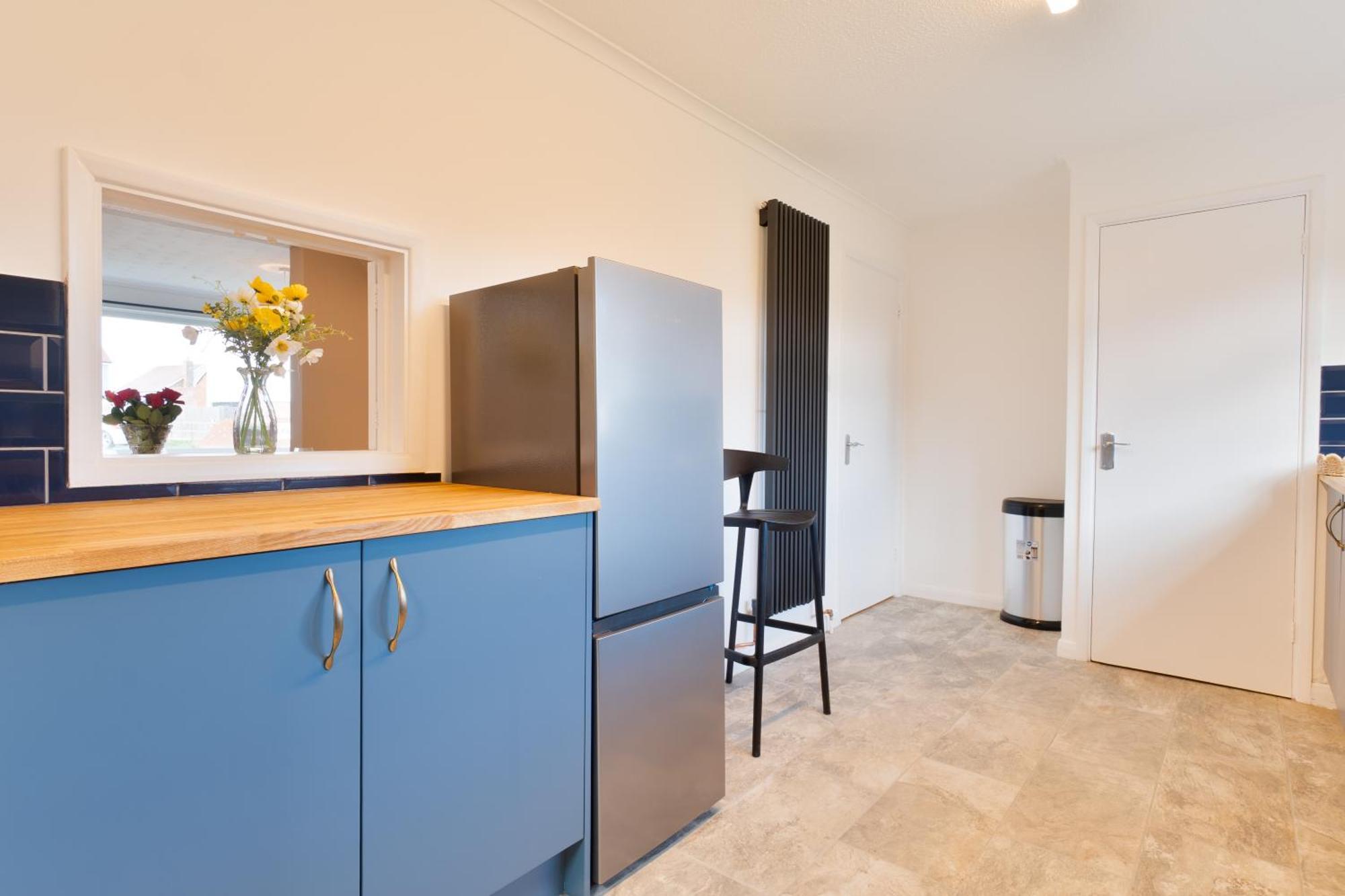 Stylish 4 Bedroom Spacious Retreat With Parking - Sleeps 10 - Families & Contractors Canterbury Eksteriør billede